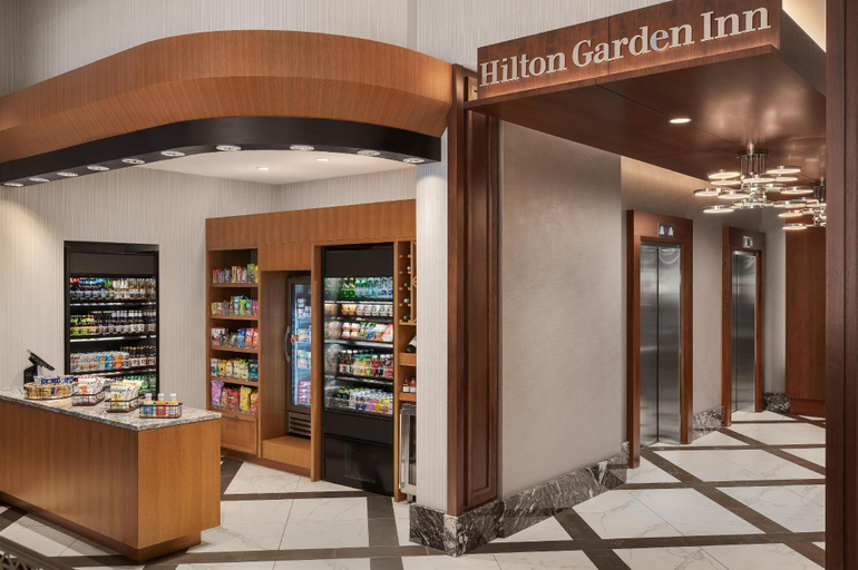 Food & Drinks 5, Hilton Garden Inn Chicago McCormick Place, Cook