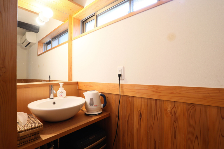 Bathroom 3, Guest House Ilonggo, Tsu