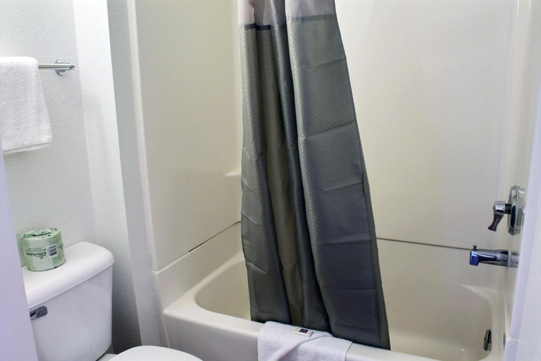 Bathroom 5, Motel 6 San Luis Obispo, CA - South, San Luis Obispo