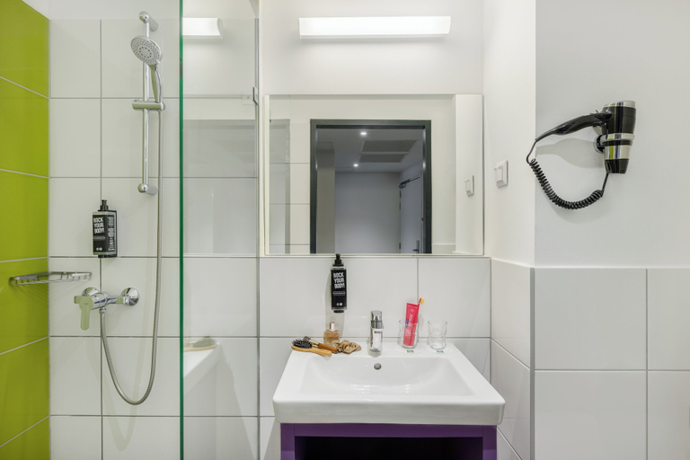 Bathroom 5, ibis Styles Budapest Airport, Gyál
