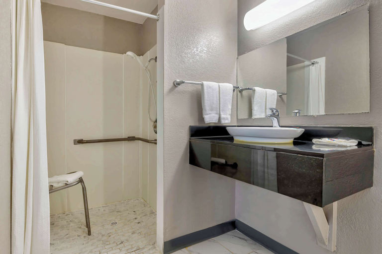 Bathroom 4, Motel 6 Oshkosh, WI, Winnebago