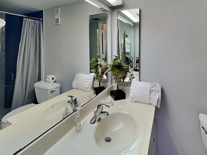 Bathroom 3, Sand Caper 509 by Distinctive Beach Rentals, Lee
