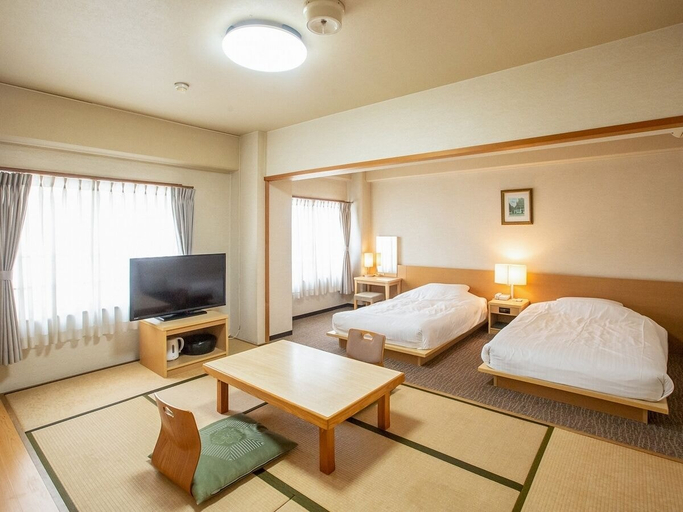 Bedroom 2, Hotel Sunplaza Sakai, Sakai