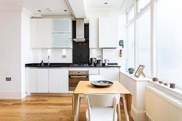 Others 5, Charming One Bedroom Flat in Islington, London