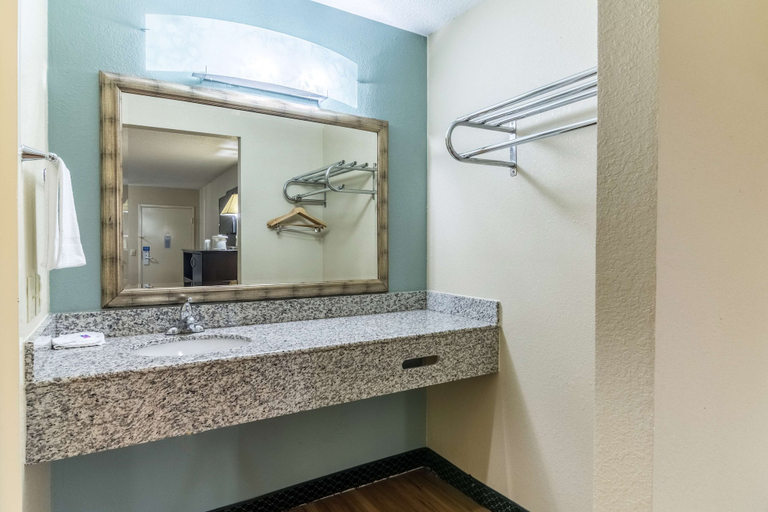 Bathroom 4, Motel 6 Kenly, NC, Johnston