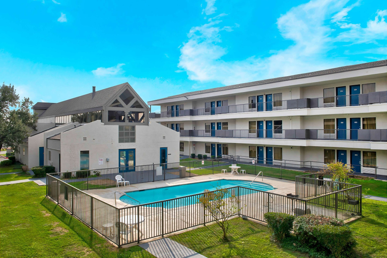 Exterior & Views 2, Studio 6 San Antonio, TX - Airport, Bexar