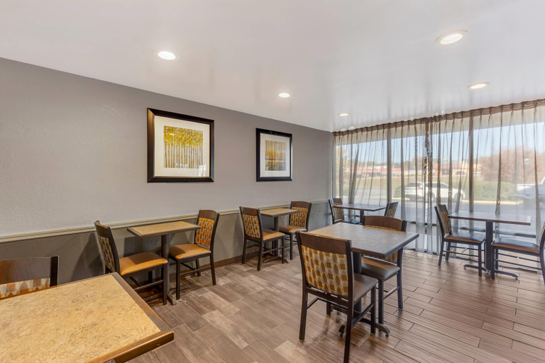 Food & Drinks 5, Quality Inn & Suites Easley - Greenville, Pickens
