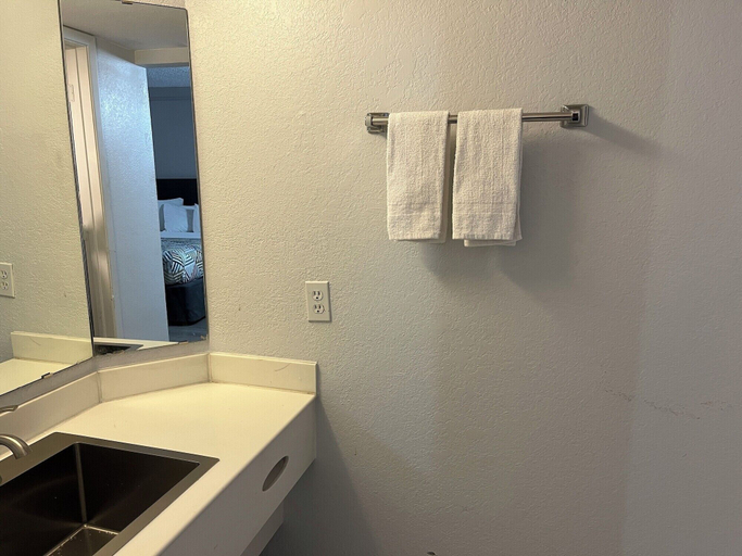 Bathroom 4, Studio 6 Phoenix, AZ - Midtown, Maricopa