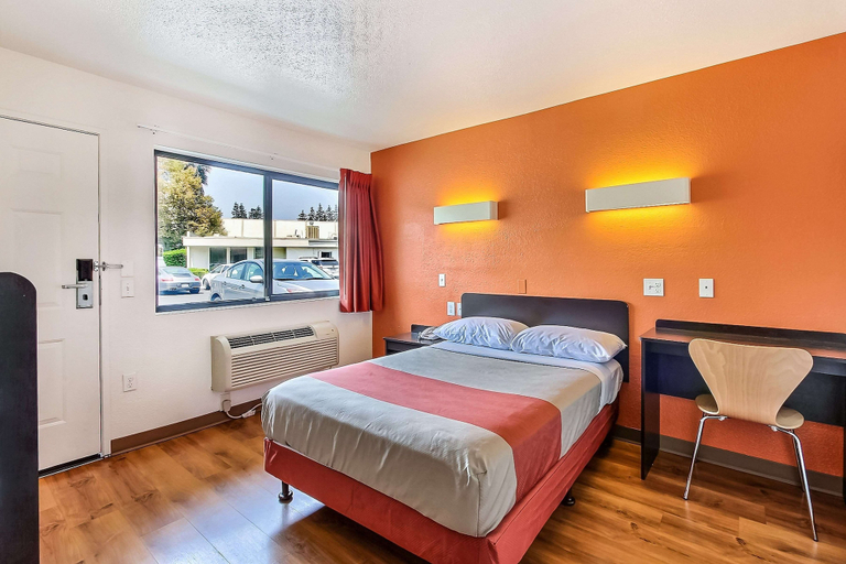 Bedroom 3, Motel 6 Sunnyvale, CA - South, Santa Clara