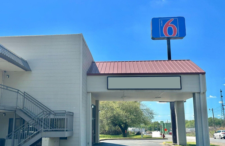 Exterior & Views 2, Motel 6 Forrest City, AR, Saint Francis