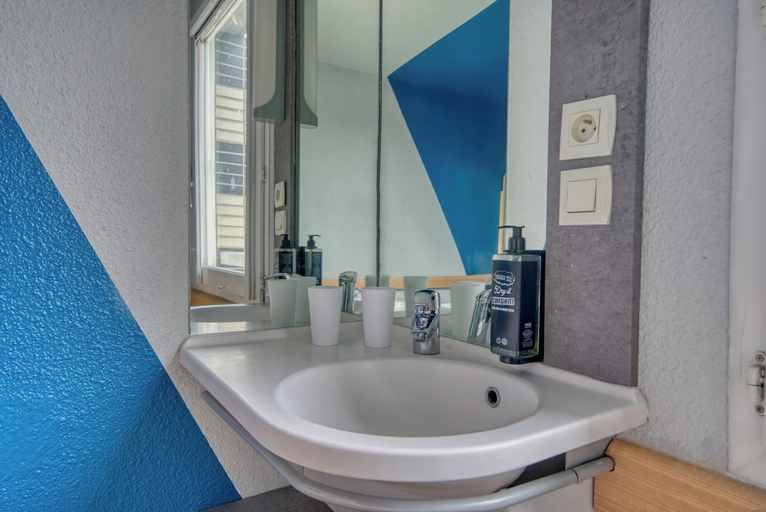 Bathroom 5, ibis budget Gennevilliers Asnières, Hauts-de-Seine