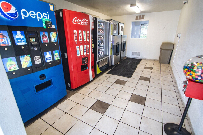 Food & Drinks 5, Motel 6 Kissimmee, FL - Orlando, Osceola