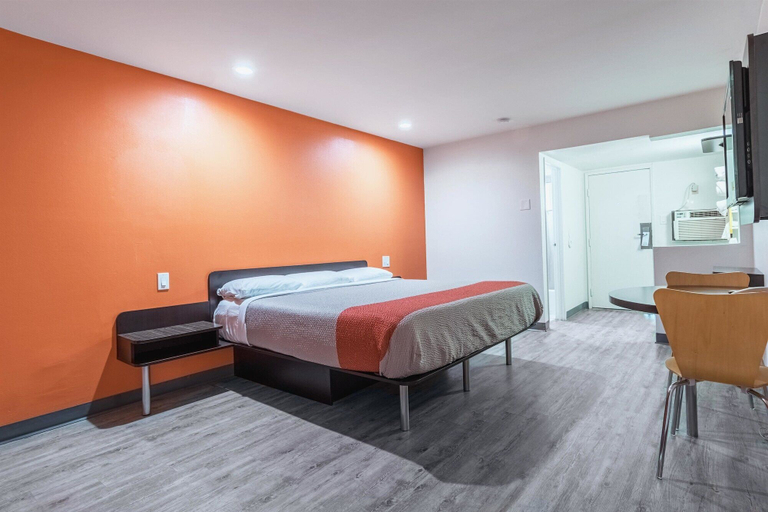 Bedroom 3, Motel 6 Barstow, CA - Route 66, San Bernardino