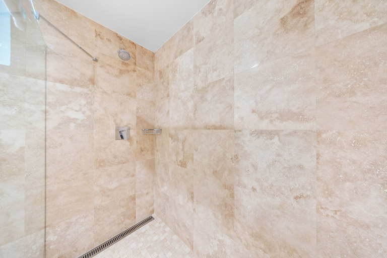 Bathroom 4, Oceania 452