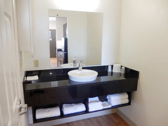 Bathroom 4, Studio 6 Yukon, OK, Canadian