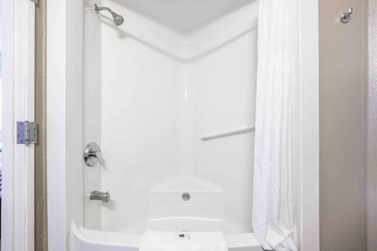 Bathroom 5, Motel 6 Albuquerque, NM - North, Bernalillo