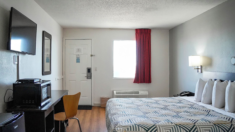 Bedroom 3, Motel 6 Rolla, MO, Phelps