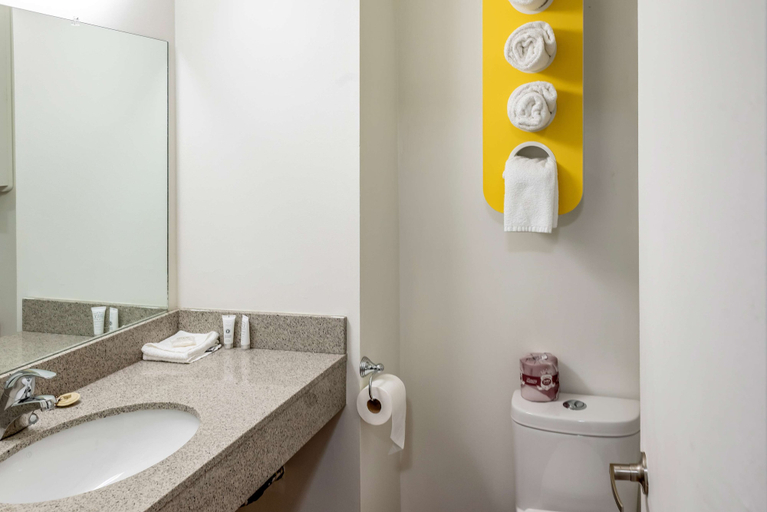 Bathroom 4, Motel 6 Fort Nelson, BC, Northern Rockies