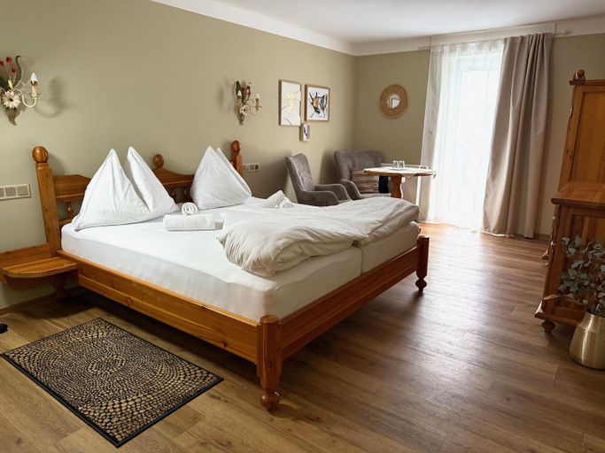 Bedroom 2, Seeberg, Cheb