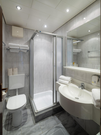 Bathroom 3, Familien-Sporthotel Florianihof, Völkermarkt