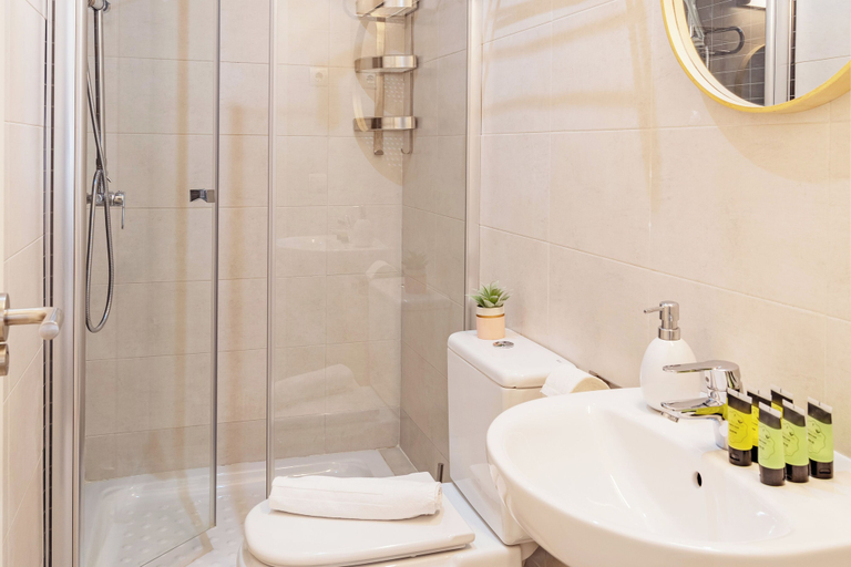 Bathroom 4, Feelathome Merced Apartments, Málaga