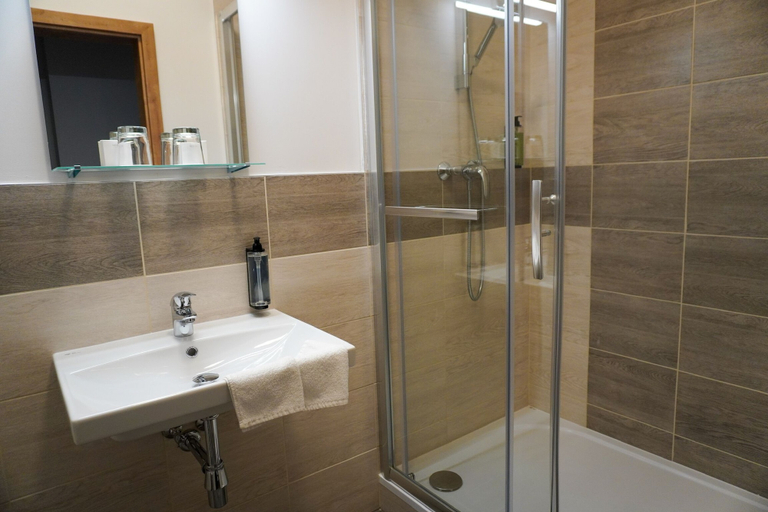 Bathroom 4, Hotel Modena, Bratislava II