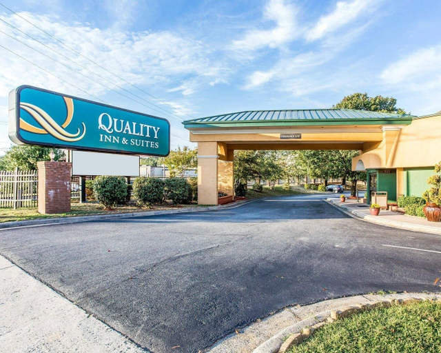 Exterior & Views 2, Quality Inn & Suites Coliseum, Guilford