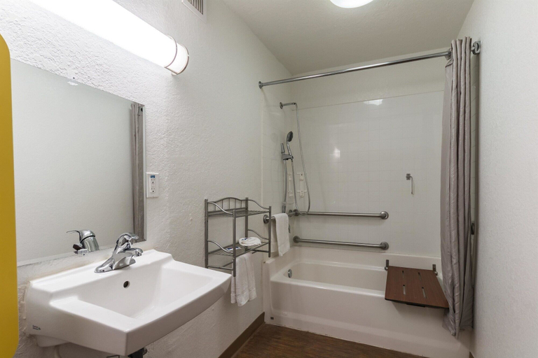 Bathroom 4, Motel 6 Uvalde, TX, Uvalde