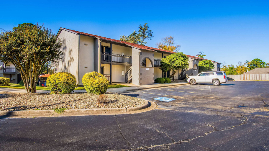 Exterior & Views 2, Motel 6 Hot Springs, AR, Garland