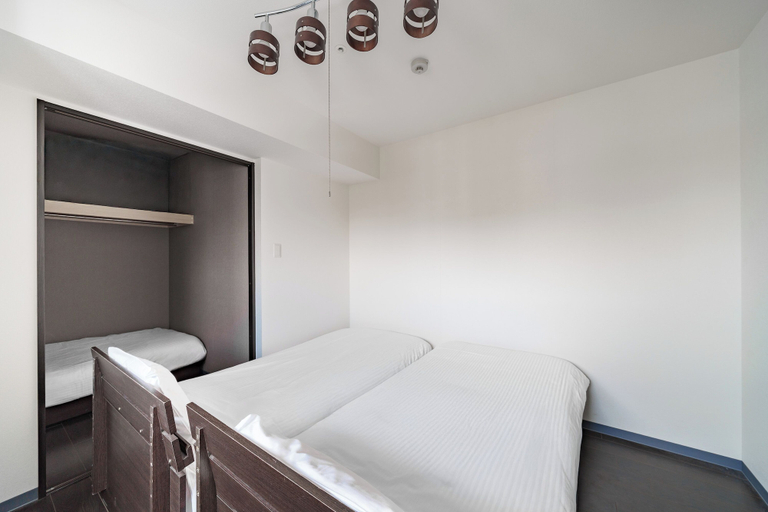 Bedroom 2, Gravity, Sapporo