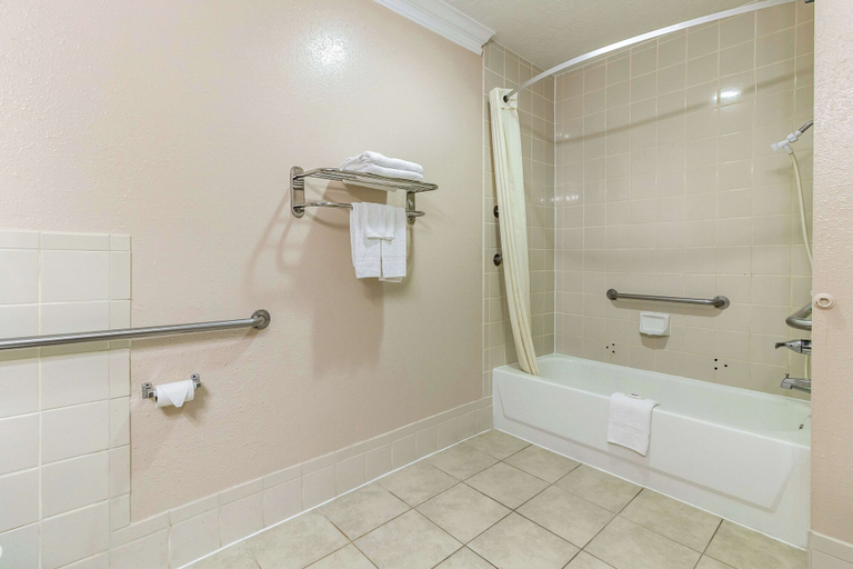 Bathroom 4, Motel 6 Alvin, TX, Brazoria