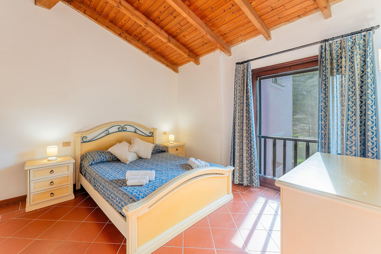 Bedroom 2, Graziose Ville con A.C e piscina comune, Sassari