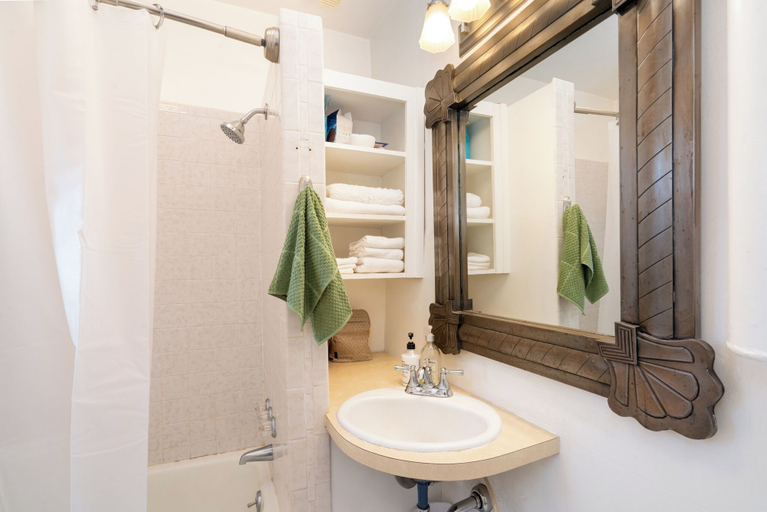 Bathroom 3, Gomez Gardens by Kokopelli Property Management, Santa Fe