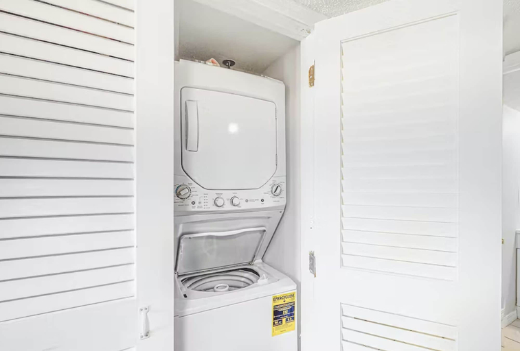 Bathroom 3, Sundunes 111, Escambia