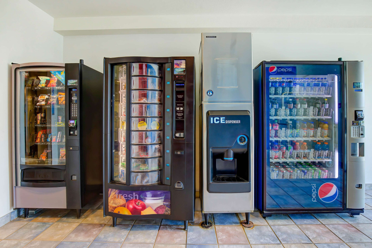 Food & Drinks 5, Motel 6 Grande Prairie, AB, Division No. 19