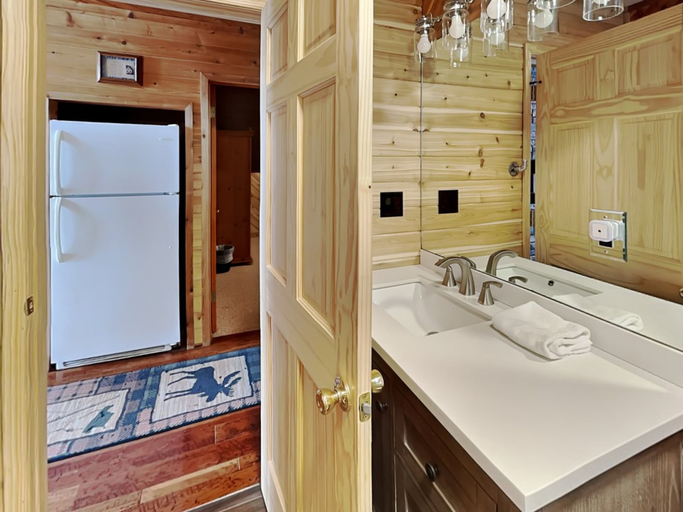 Bathroom 3, Special Memories by Taylor Made Deep Creek, Garrett