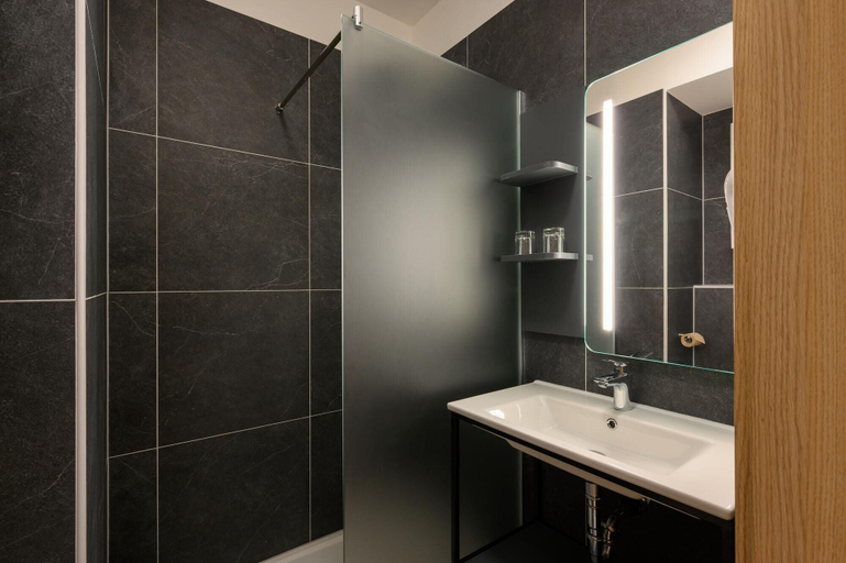 Bathroom 4, B&B Hotel Maribor, Maribor
