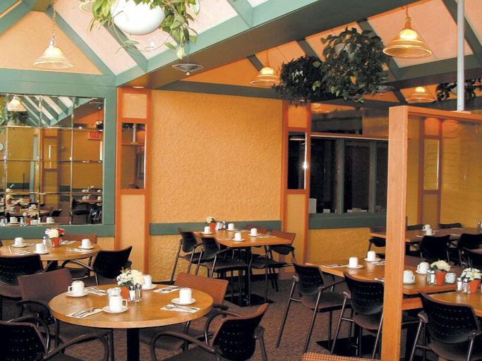 Food & Drinks 5, Travelodge by Wyndham Winnipeg East, Division No. 11