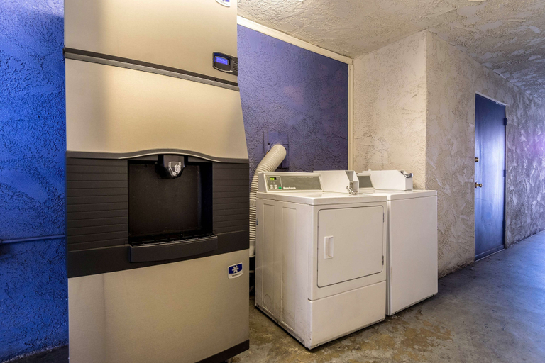 Bathroom 4, Motel 6 Redlands, CA, San Bernardino