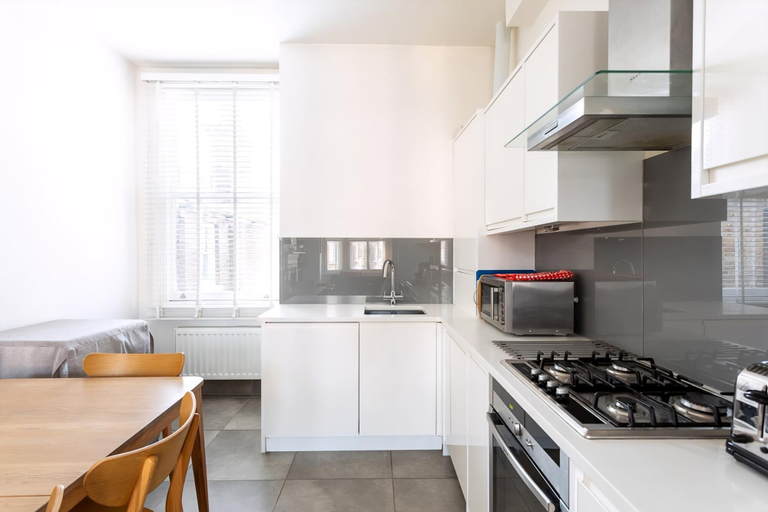 Others 5, Spacious Apartment Near Portobello Road, London