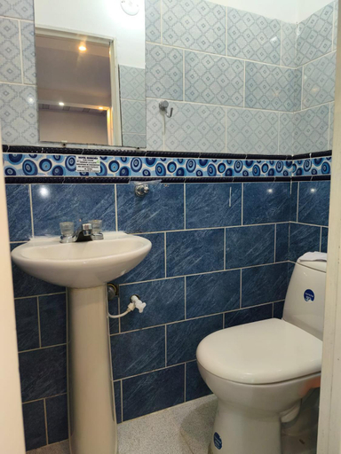 Bathroom 2, Hotel Quinchia, Quinchía