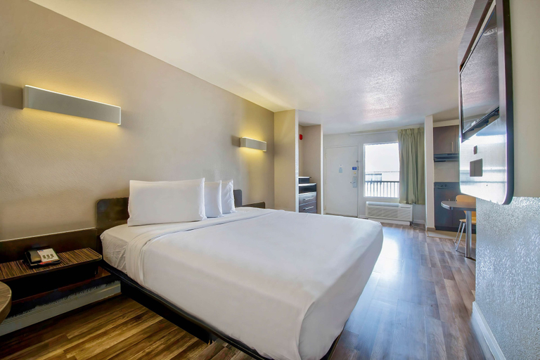 Bedroom 4, Studio 6 San Antonio, TX - Airport, Bexar