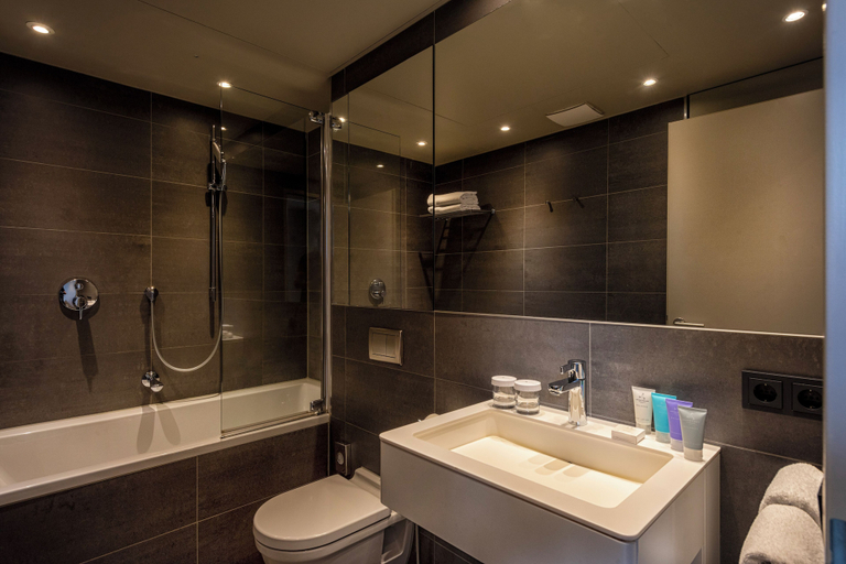 Bathroom 5, SANA Berlin Hotel, Berlin