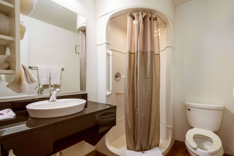 Bathroom 4, Motel 6 Youngtown, AZ - Phoenix - Sun City, Maricopa