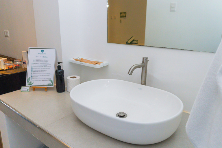 Bathroom 4, Royal Suites Port Barton, San Vicente