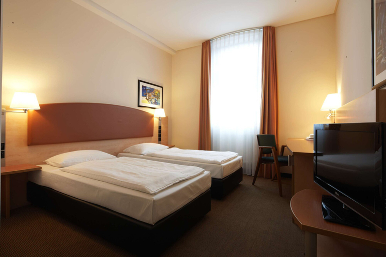 Bedroom 3, IntercityHotel Berlin Ostbahnhof, Berlin