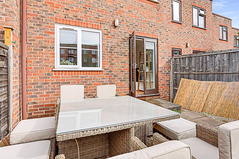 Others 5, Beautiful Three-bedroom House in Richmond, London