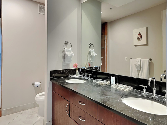 Bathroom 4, Queen of Diamonds by Ryson Vacation Rentals, Galveston