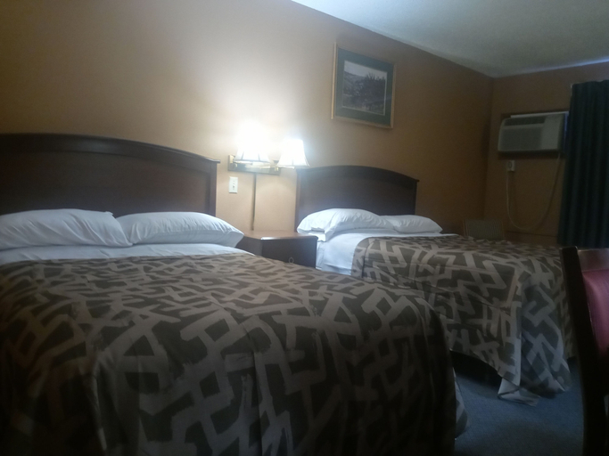 Bedroom 2, Roseau Motel, Roseau