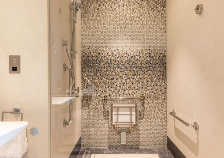 Bathroom 5, Embassy Suites by Hilton Doha Old Town, Doha
